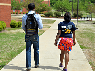 Oakwood University students walking on campus